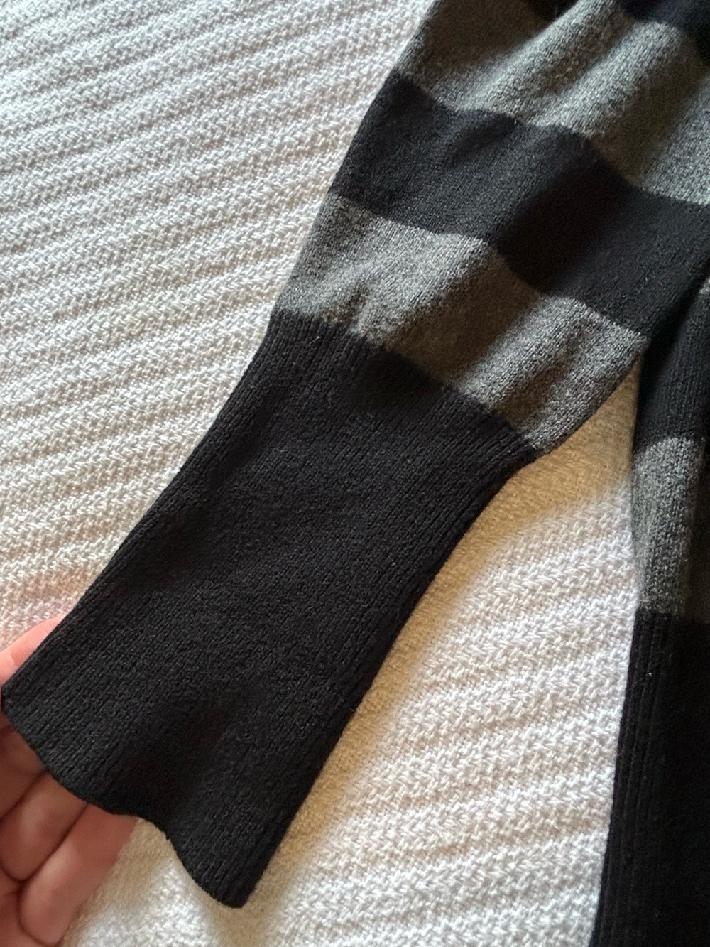 GAP cotton/cashmere blend Black and Gray Striped Turtleneck Sweater - size med - Picture 10 of 12